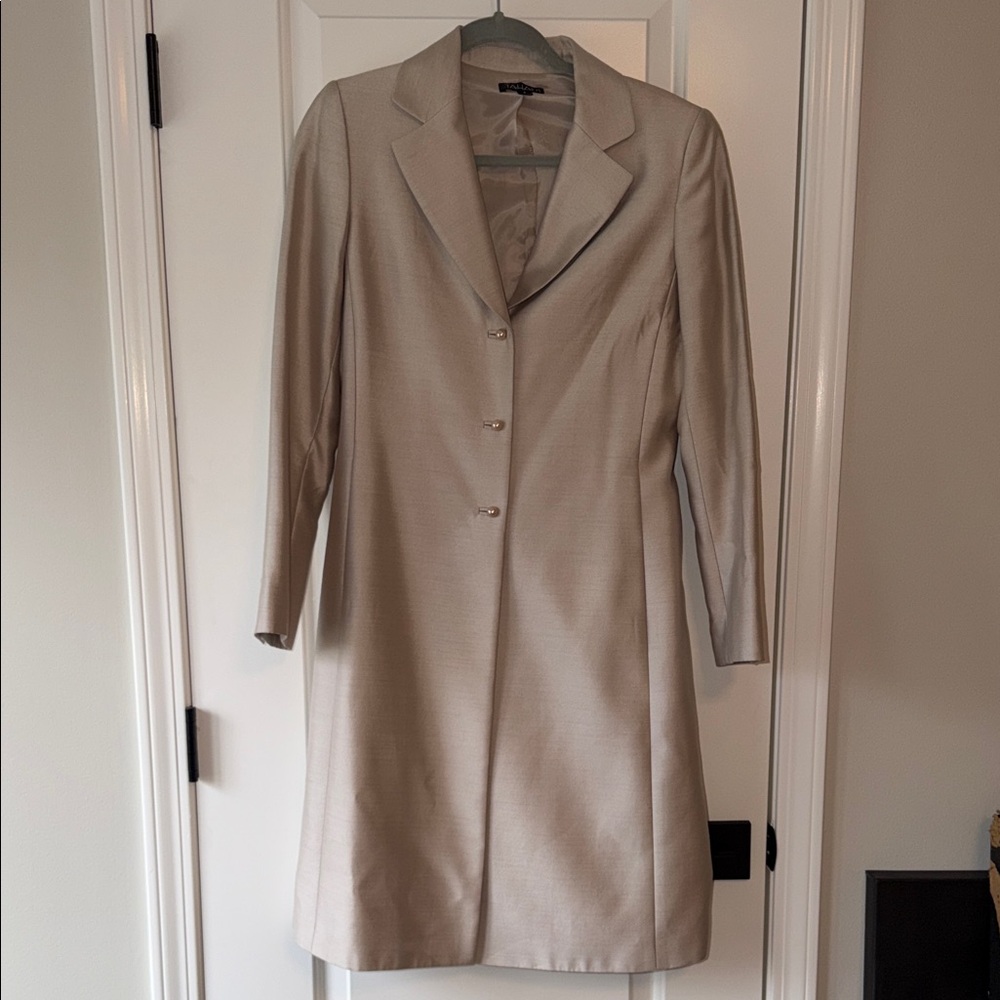 Tahari Light Cream Single-Breasted Tailored Trench Coat